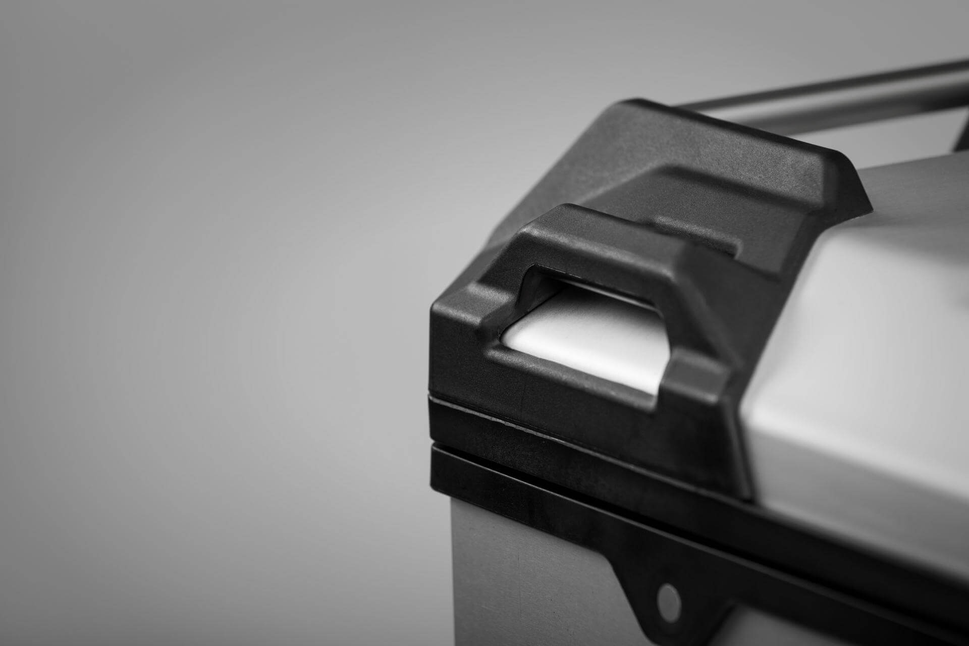 trax-adv-detail-2.jpg